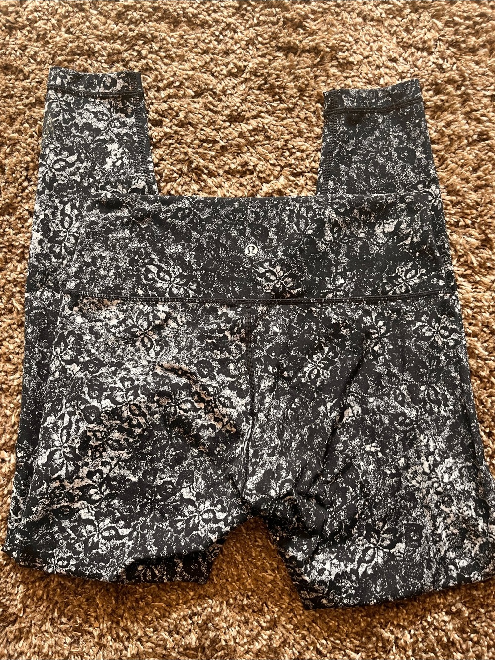 lululemon athletica Black and White Floral-Print Leggings - Picture 3 of 4